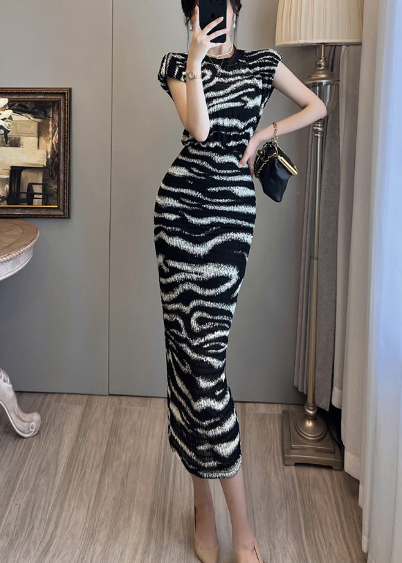 Robe d'été élégante à imprimé zèbre noir et coupe ajustée - Urbann-Vibe