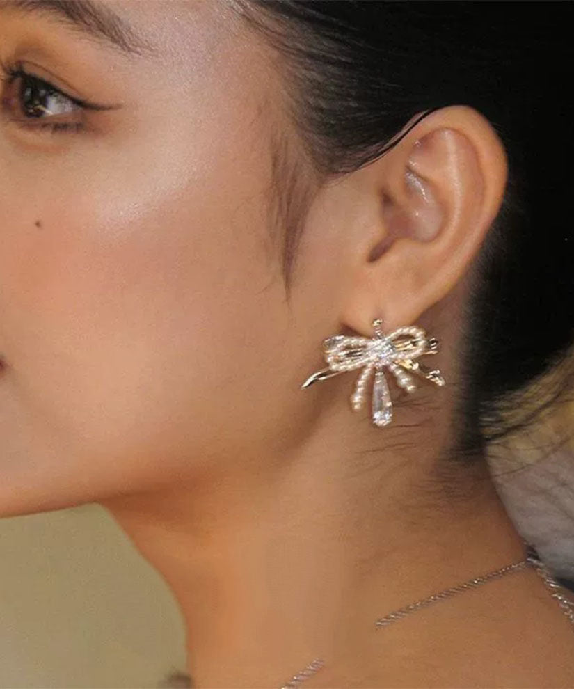Boucles d'oreilles à tige élégantes en soie, cuivre, zircon, perle et goutte d'eau - Urbann-Vibe