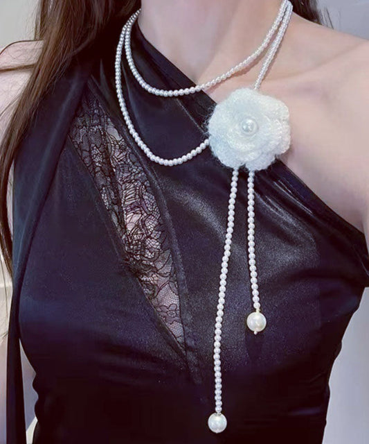 Collier lariat en alliage blanc élégant avec perles florales - Urbann-Vibe
