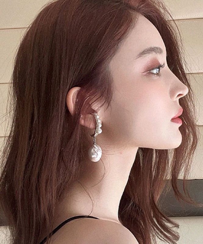 Boucles d'oreilles pendantes élégantes en cuivre blanc surdoré avec perles - Urbann-Vibe