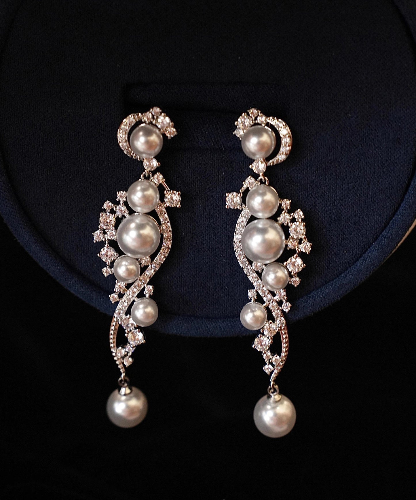 Boucles d'oreilles pendantes élégantes en argent sterling et zircon blanc - Urbann-Vibe