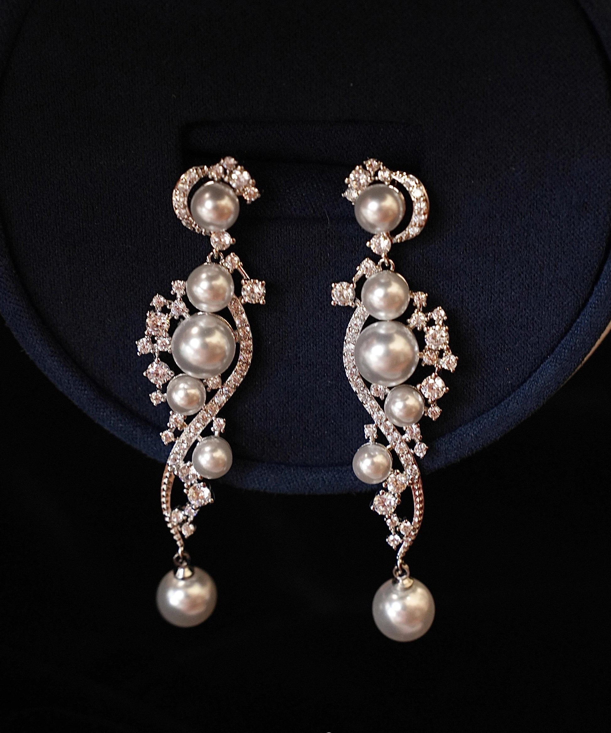 Boucles d'oreilles pendantes élégantes en argent sterling et zircon blanc - Urbann-Vibe