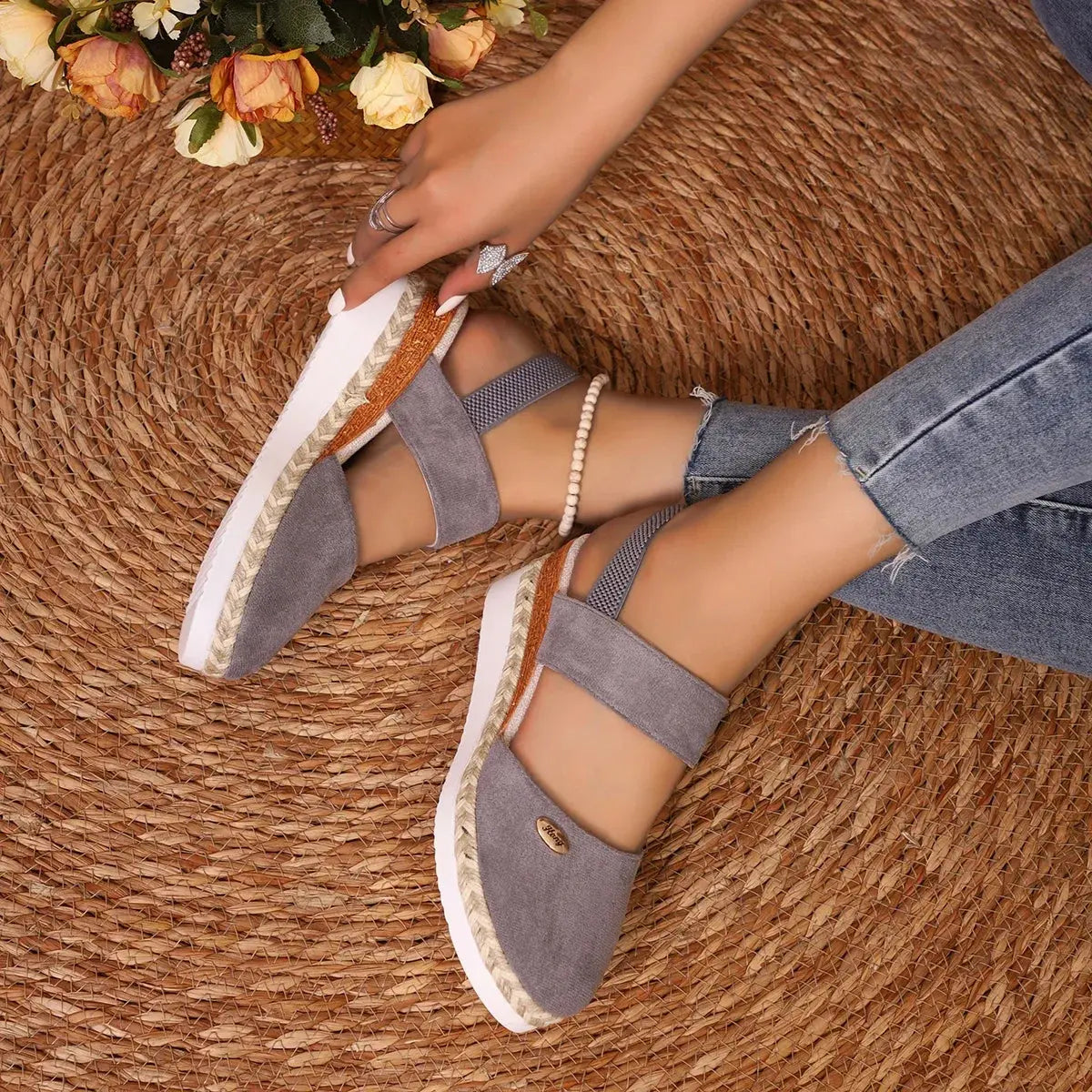 Women's closed toe wedge sandals with cushioned platform and adjustable buckle strap, stylish summer footwear