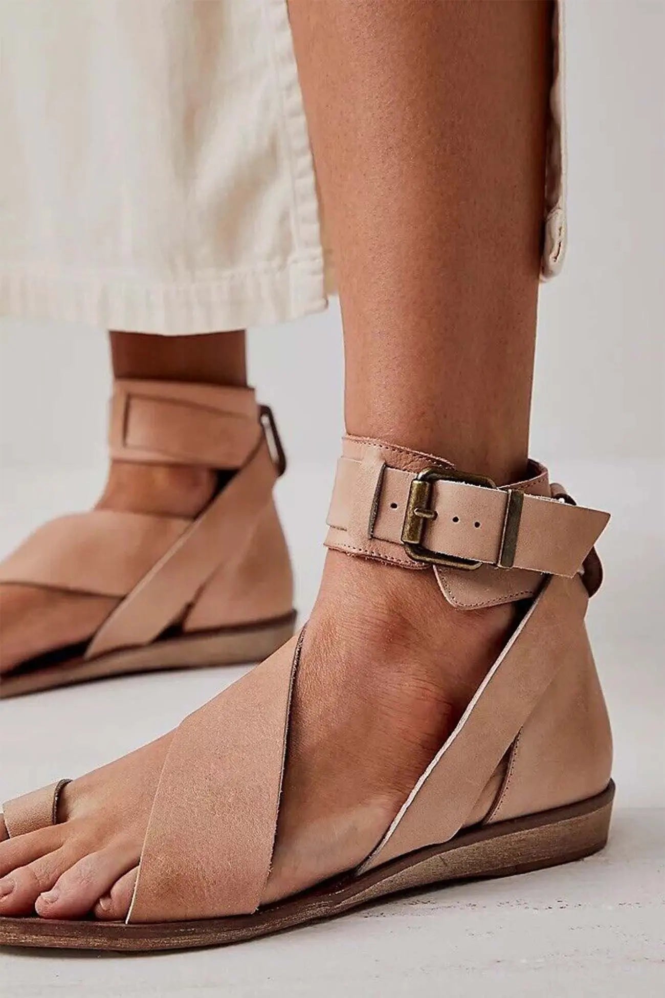 Women's crisscross flat sandals in textured PU leather straps with adjustable ankle strap open-toe design
