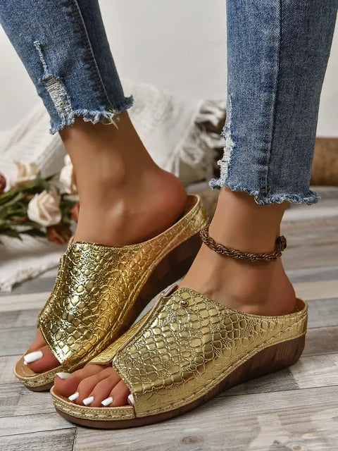 Women's croc-embossed wedge sandals slip-on open-toe casual style with textured finish