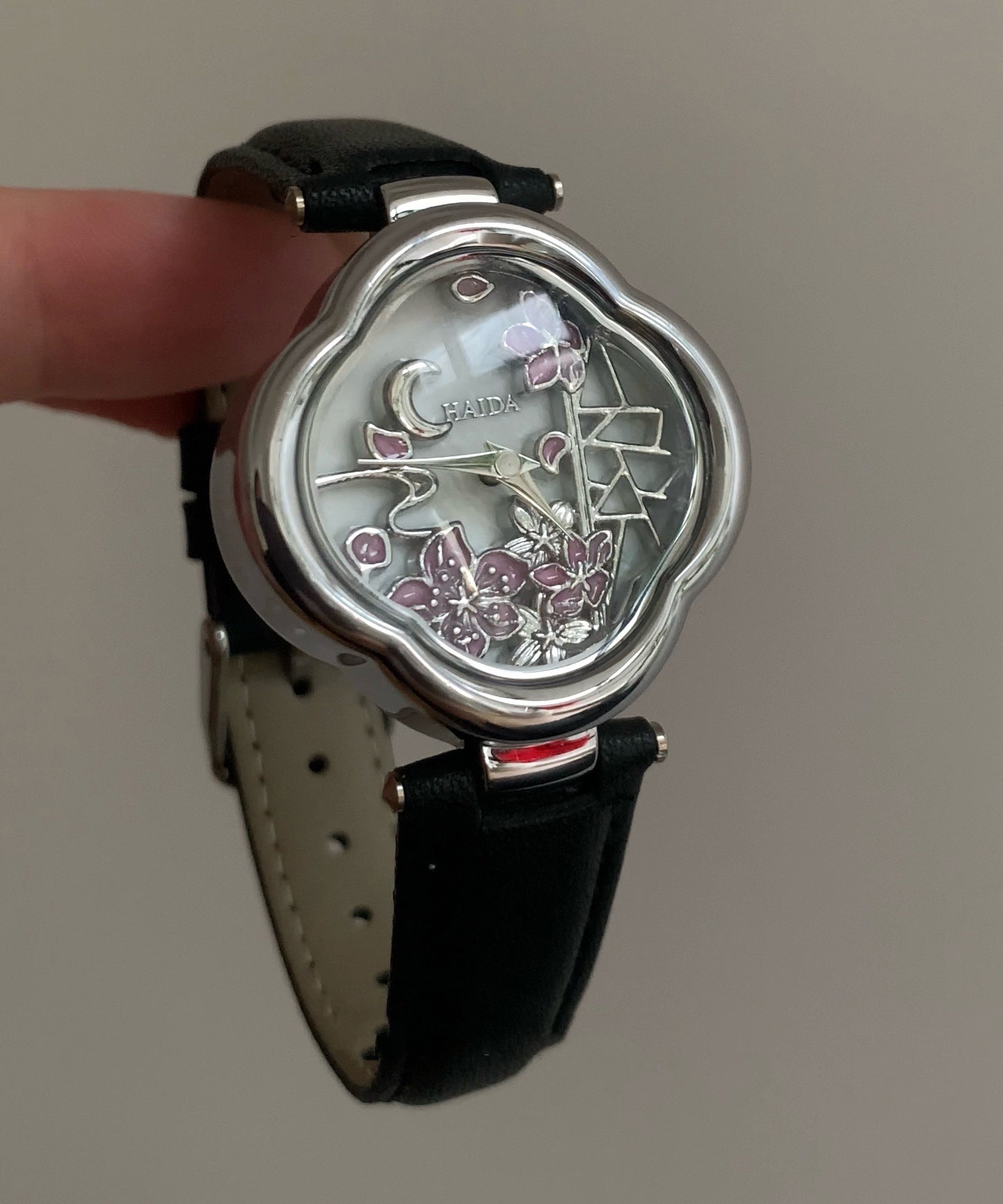 Jolies montres en métal noir, cuir et cristal Hardlex - Urbann-Vibe