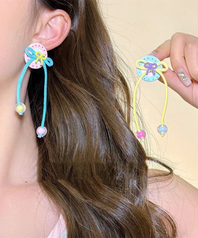 Boucles d'oreilles pendantes à pompon et nœud papillon arc-en-ciel faites à la main - Urbann-Vibe