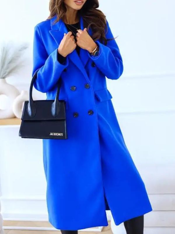 Women's elegant tailored coat by Eloura Moda, refined outerwear with structured silhouette for modern style
