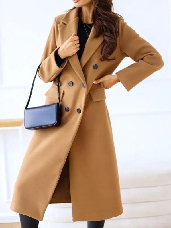 Women's elegant tailored coat by Eloura Moda, refined outerwear with soft drape for modern style