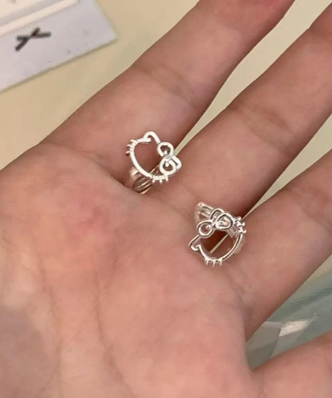Boucles d'oreilles à tige en cuivre et zirconium KT pour chat - Urbann-Vibe