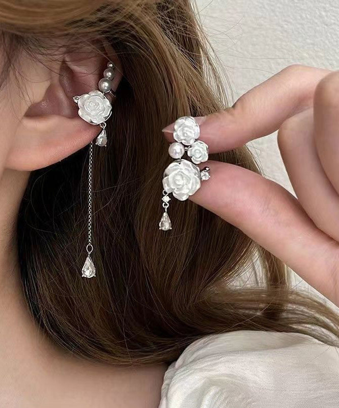 Boucles d'oreilles pendantes asymétriques en cuivre blanc et zircon, perles roses et pompons - Urbann-Vibe