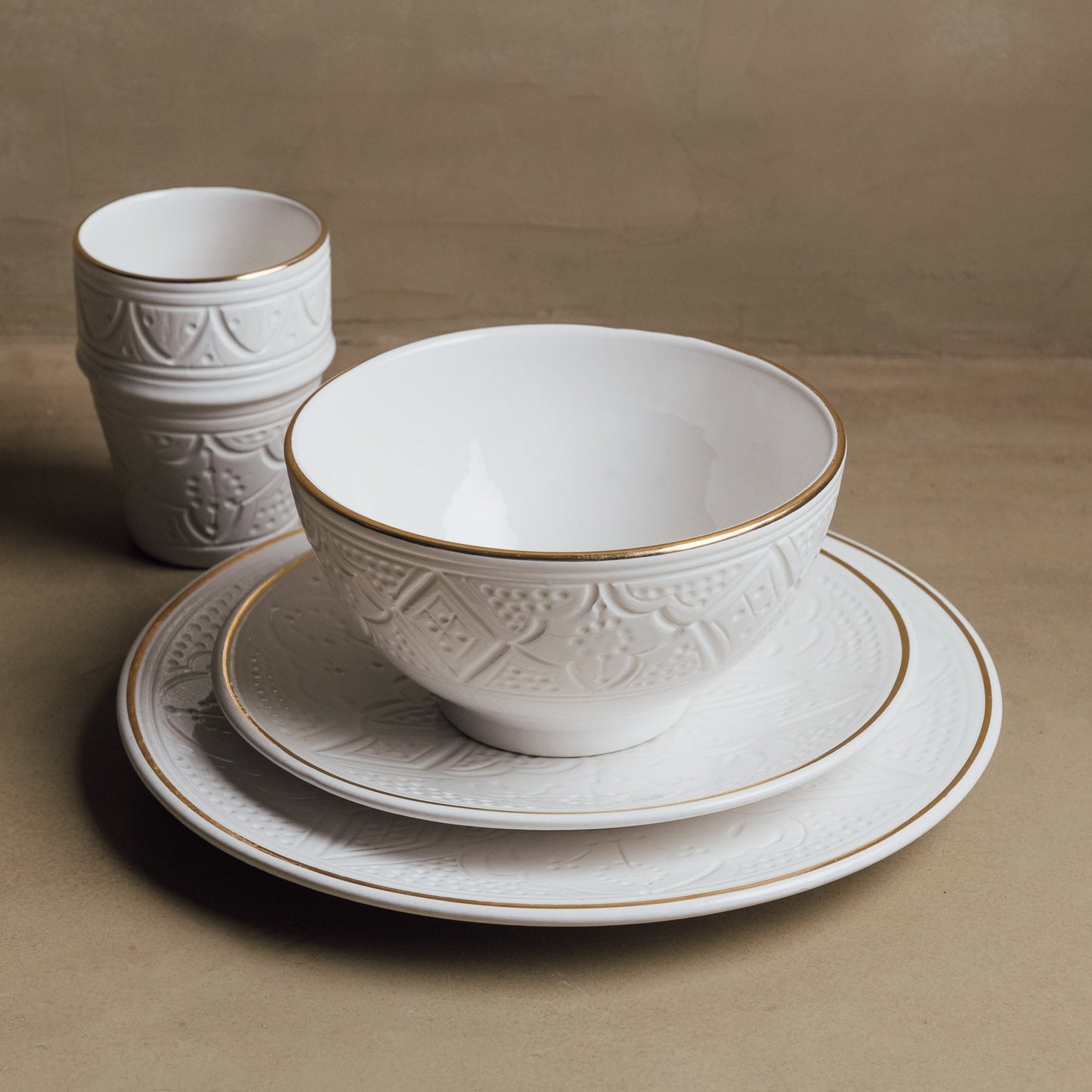 Zagora White - Moroccan Dinnerware Set Adorned with 12 Carat Gold Accents - Urbann-Vibe