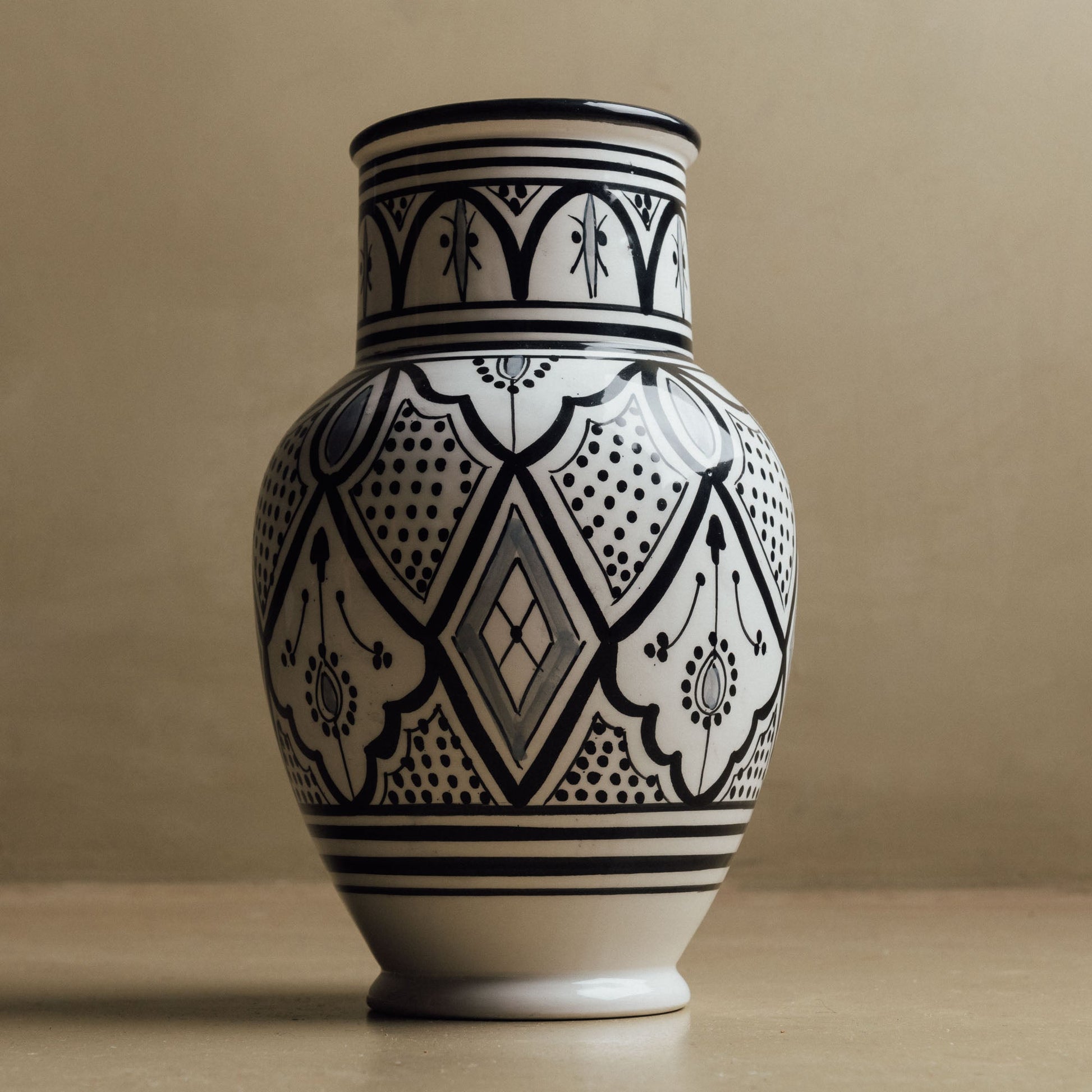 Fez Noir Vase - Handcrafted Moroccan Decor - Urbann-Vibe