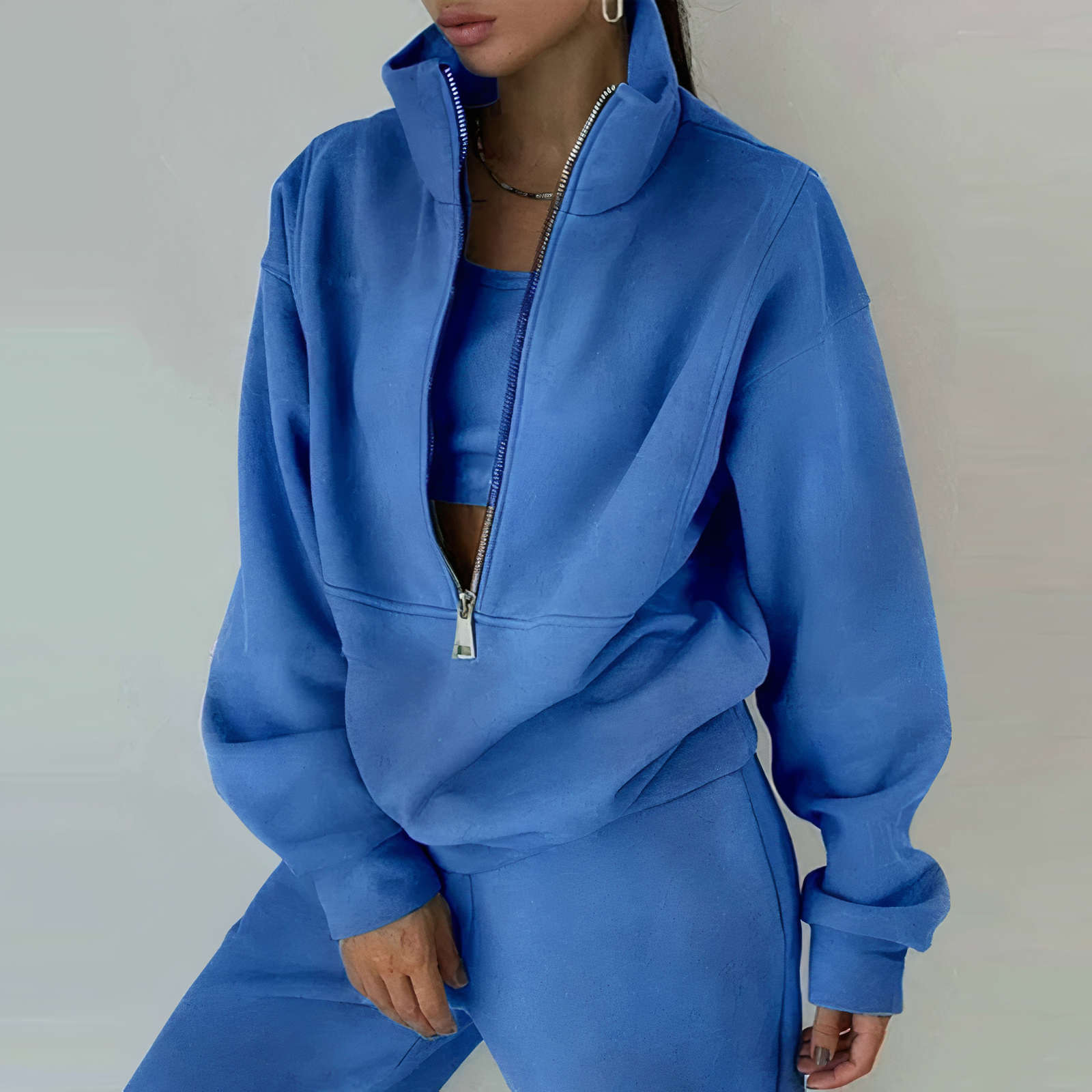 Women's 2-piece tracksuit set high waist relaxed fit athletic loungewear for gym and active lifestyle