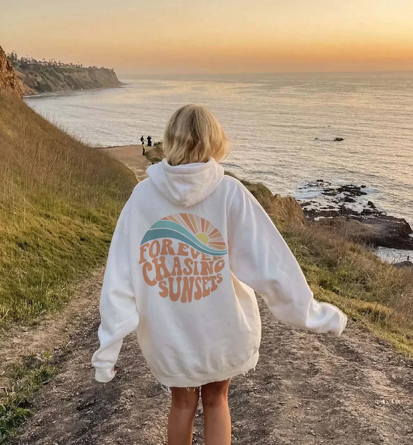 Women's casual fleece hoodie in sunset-inspired pattern, cozy warm pullover with eye-catching graphic print