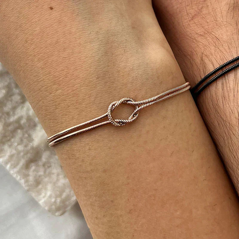Women's minimalist knot bracelet adjustable elegant everyday jewelry versatile gold-tone accessory