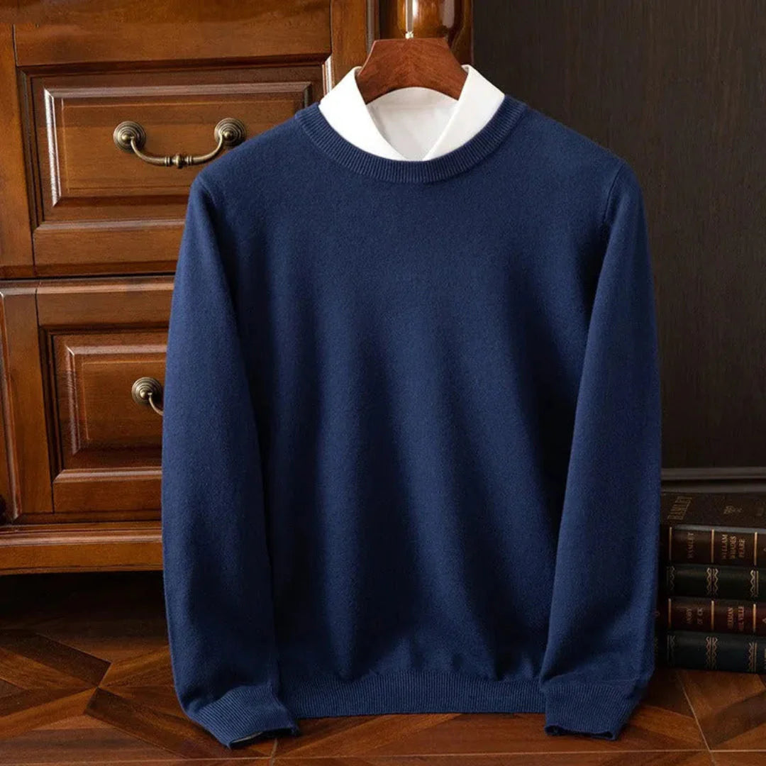 Men's lightweight grey cashmere crew neck sweater with premium soft knit finish