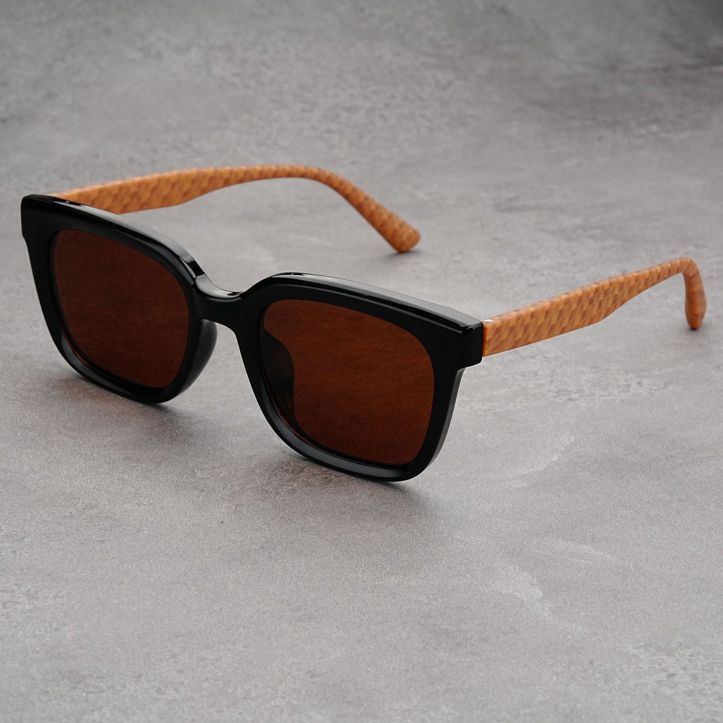 Square sunglasses black UV-blocking lenses lightweight woven-texture temples travel-ready bold silhouette