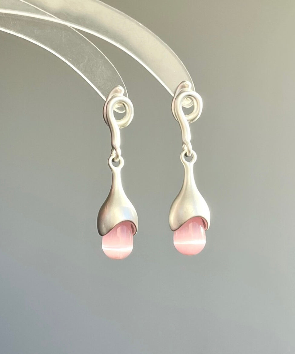 Boucles d'oreilles pendantes élégantes en argent sterling rose avec pierre œil de chat - Urbann-Vibe