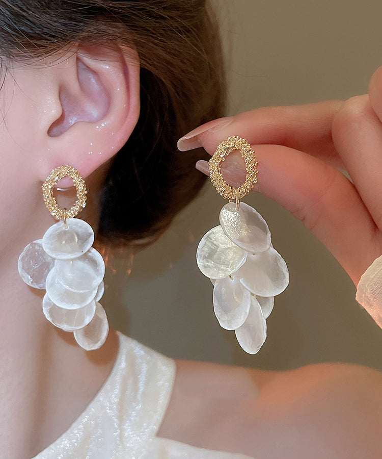 Boucles d'oreilles pendantes élégantes en alliage blanc avec pampilles en coquillage - Urbann-Vibe