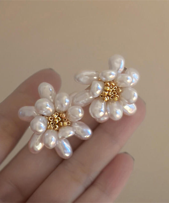 Boucles d'oreilles à tige élégantes en alliage de cuivre blanc avec perles florales - Urbann-Vibe
