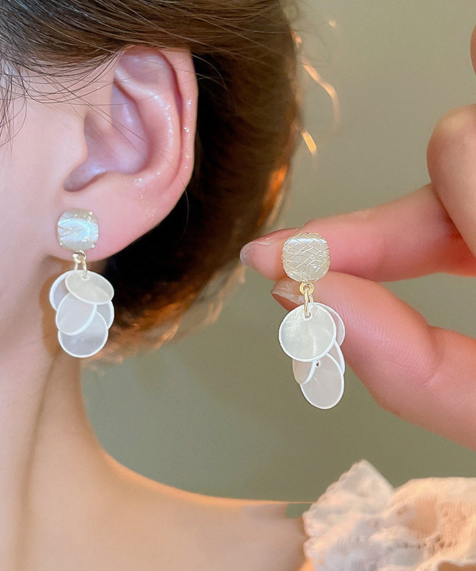 Boucles d'oreilles pendantes élégantes en cuivre blanc avec pierre œil de chat et coquillage - Urbann-Vibe