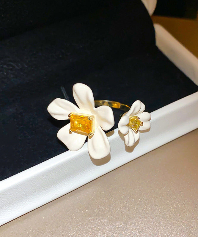 Bagues ouvertes élégantes en cuivre blanc surdoré avec zircon acrylique floral - Urbann-Vibe
