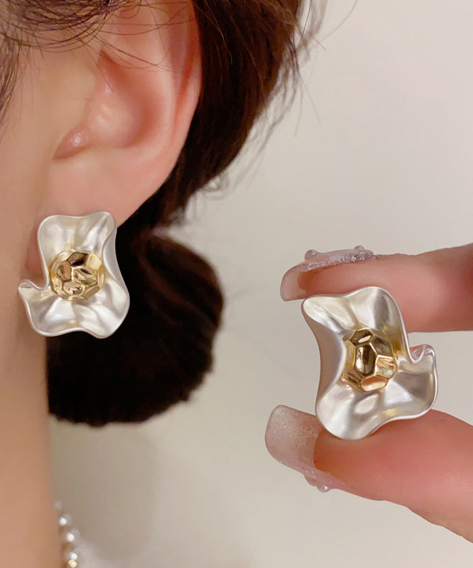 Boucles d'oreilles à tige élégantes en cuivre blanc surdoré à motif floral - Urbann-Vibe