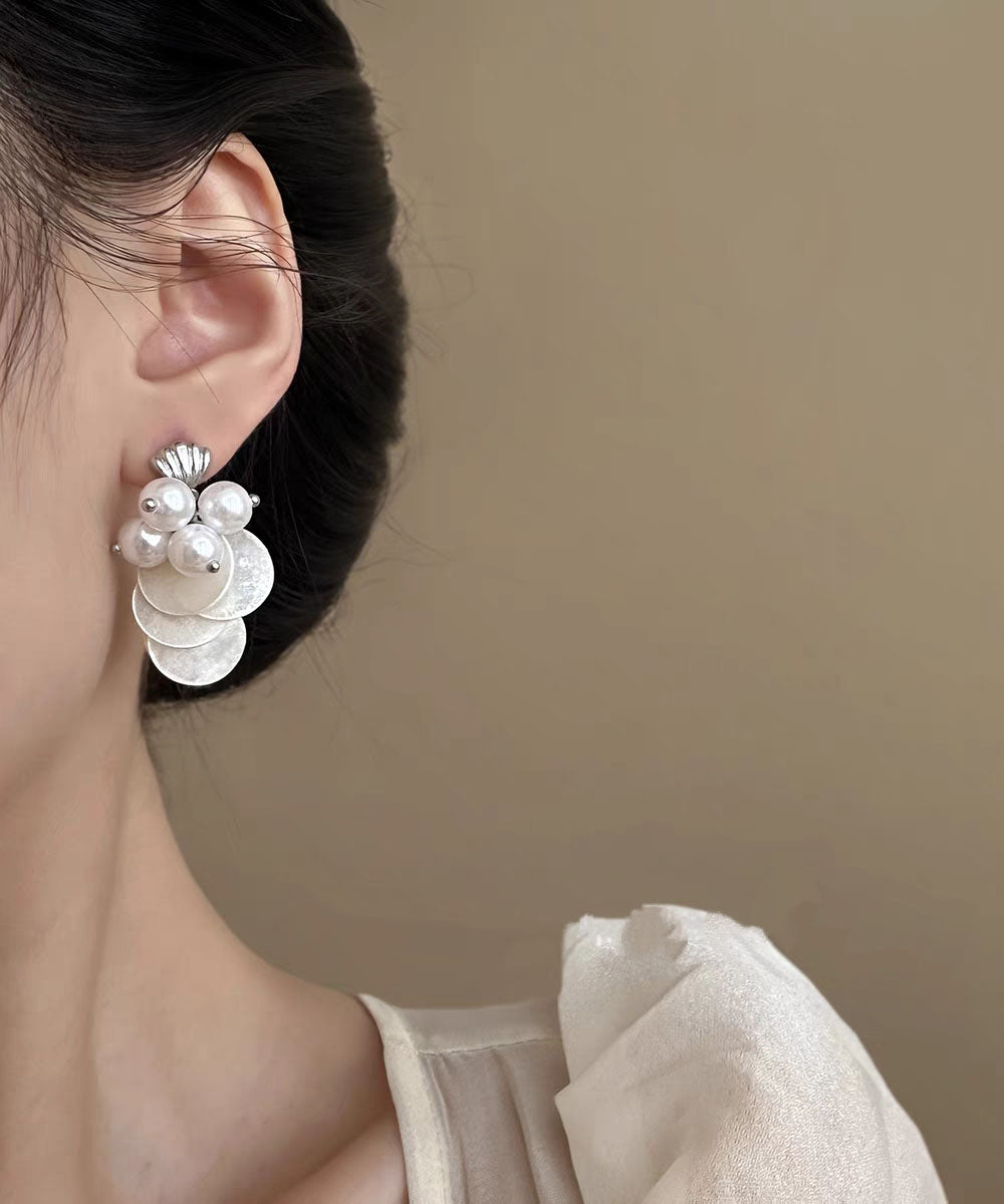Boucles d'oreilles élégantes à pampilles en alliage d'argent sterling blanc, nacre et perles, avec pompon. - Urbann-Vibe