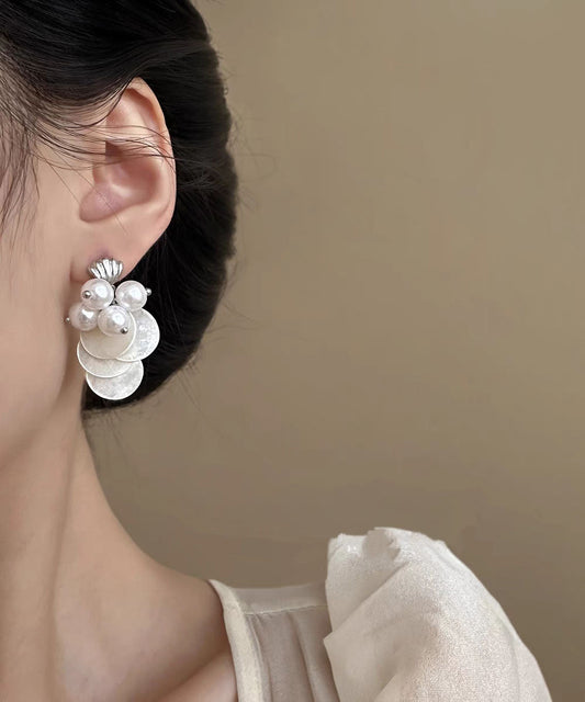 Boucles d'oreilles élégantes à pampilles en alliage d'argent sterling blanc, nacre et perles, avec pompon. - Urbann-Vibe
