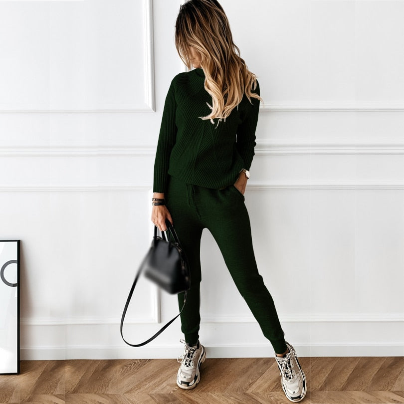 Women's elegant turtleneck tracksuit with slim jogger pants, cozy and refined silhouette