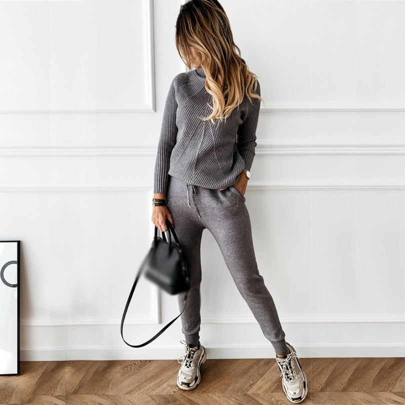 Women's elegant turtleneck tracksuit slim jogger pants cozy refined silhouette casual comfort