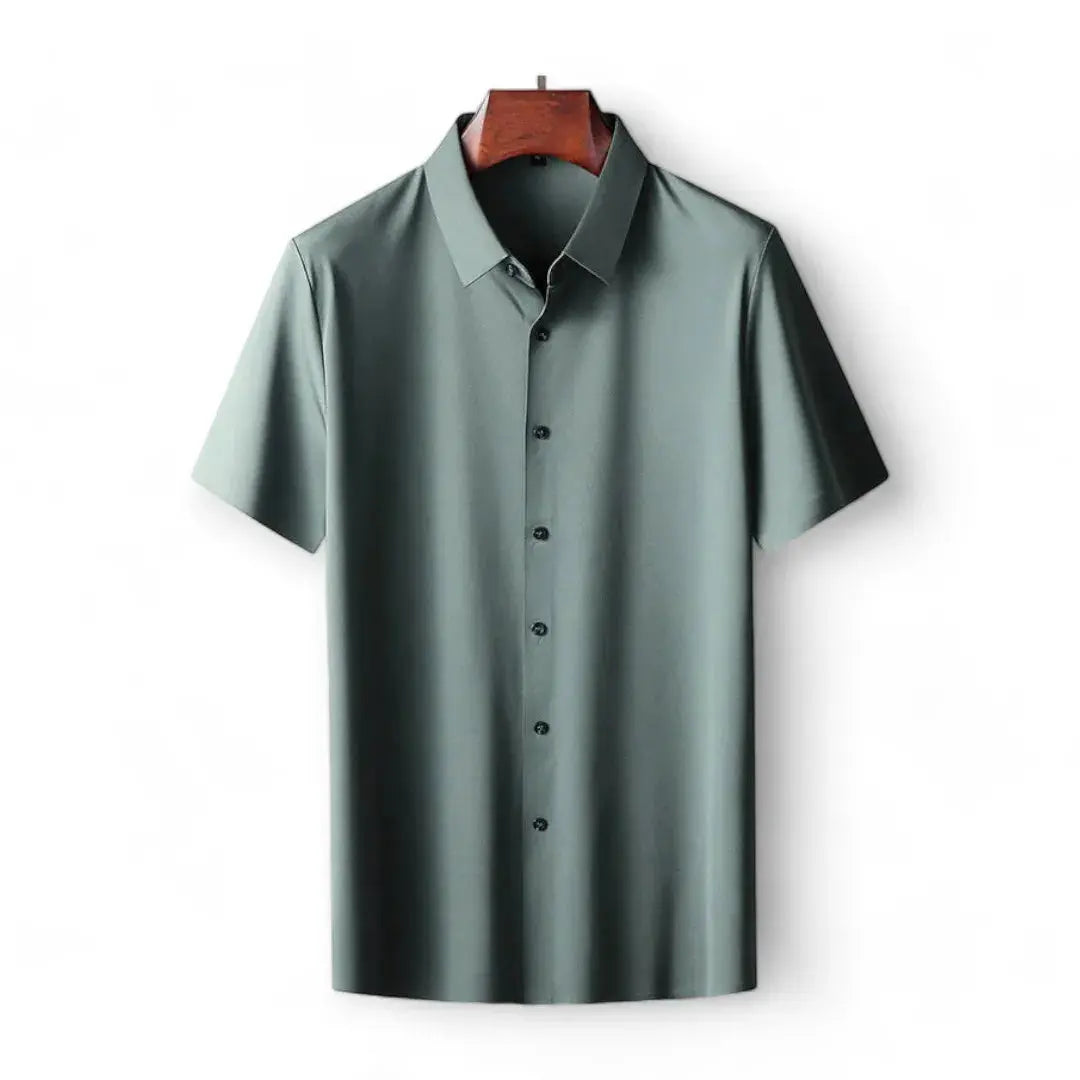 Men's casual short-sleeve button-front shirt in classic fit with everyday versatile style