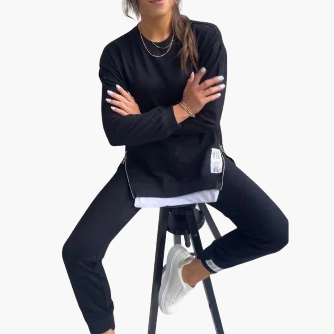 Women's cozy two-piece sweatshirt jogger set with elastic waistband, casual lounge style