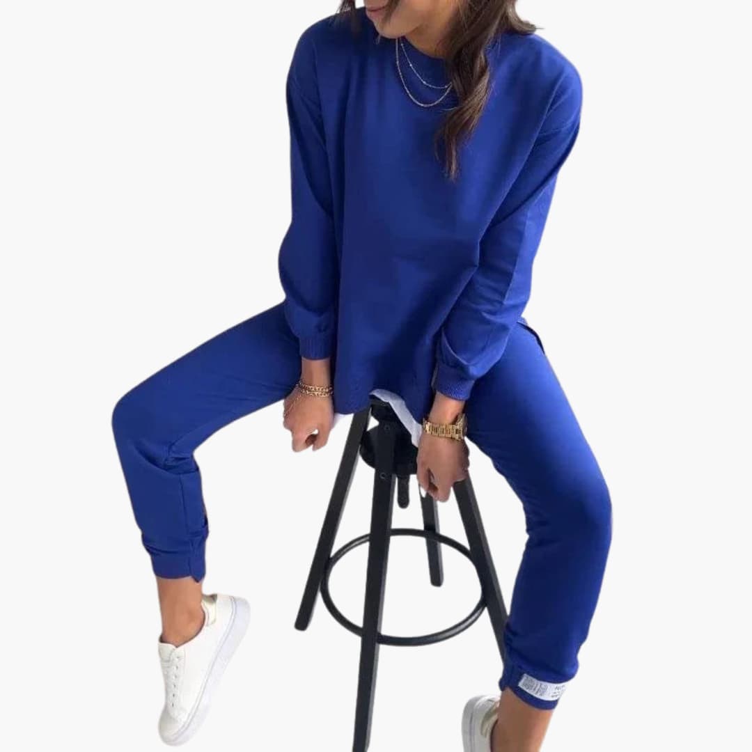 Women's cozy two-piece sweatshirt jogger set with elastic waistband, casual lounge style