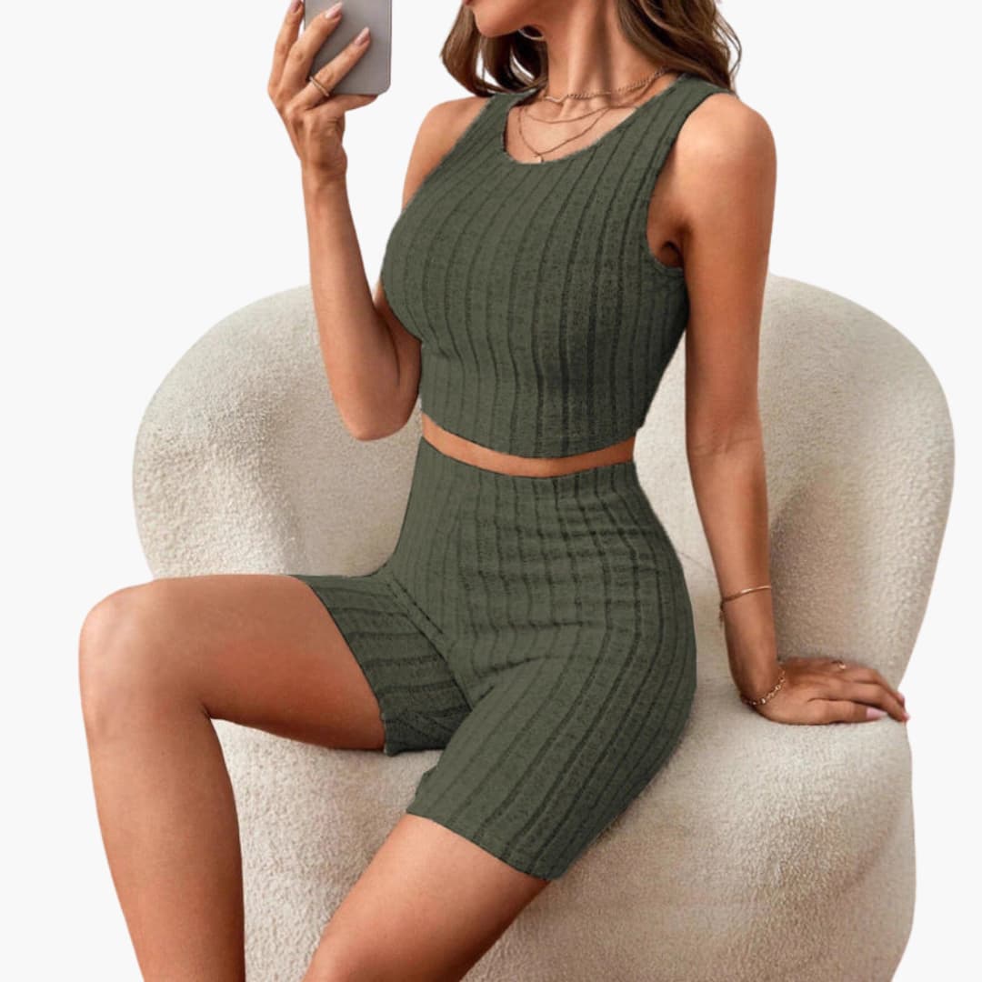 Women's two-piece sports set short sleeve top knee-length cycling shorts pull-on athleisure workout