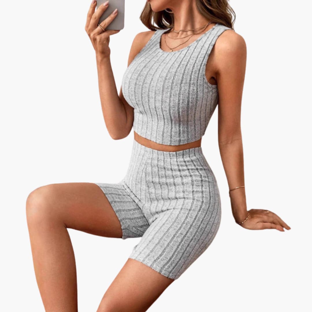 Women's two-piece sports set short sleeve top knee-length cycling shorts pull-on athleisure workout