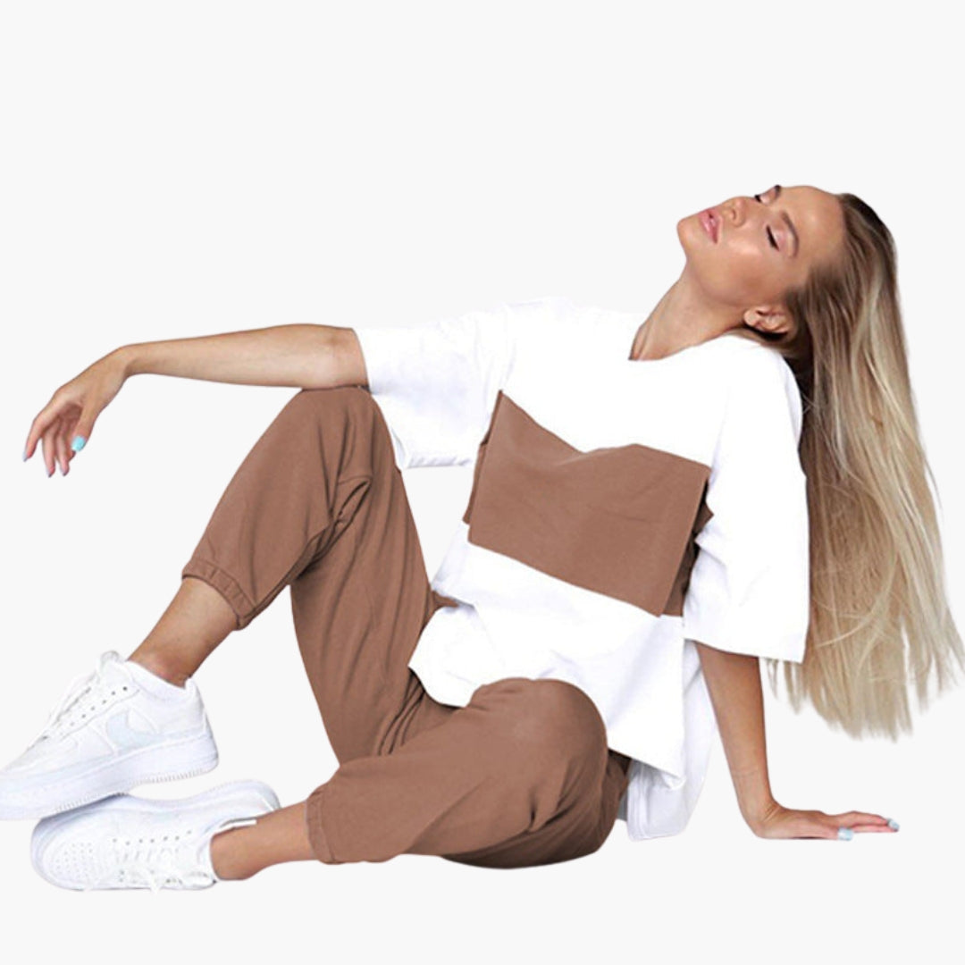 Women's cozy lounge set loose short-sleeve top jogger pants elastic waistband relaxed two-piece outfit