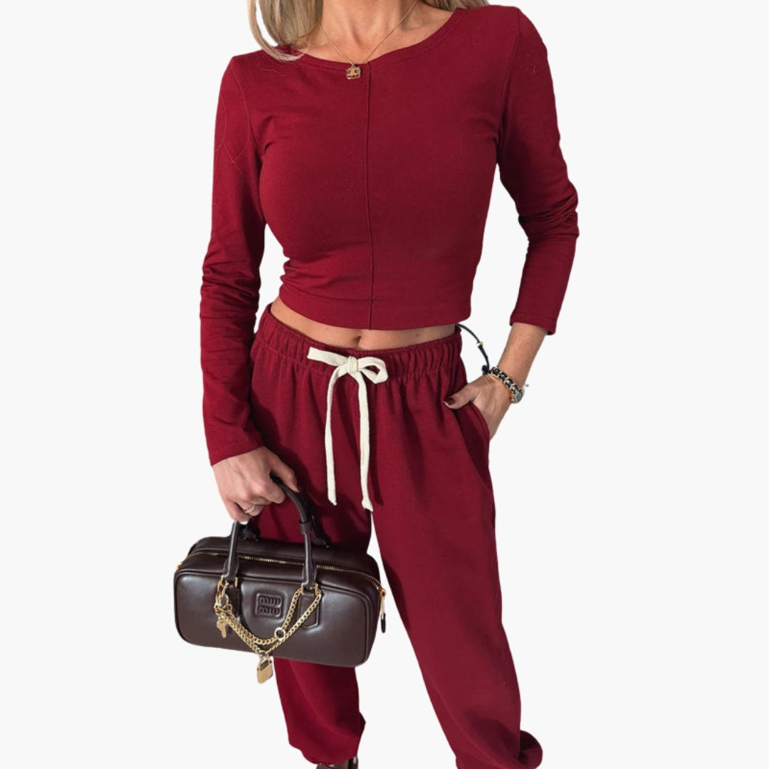 Women's sporty two-piece crop top and wide-leg pants set with elastic waist activewear