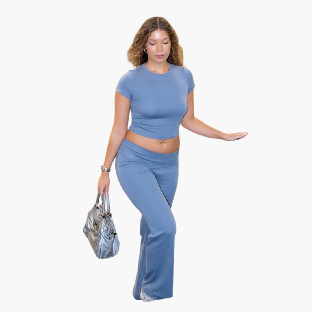 Women's sporty two-piece crop top and wide-leg pants set with elastic waist in solid color