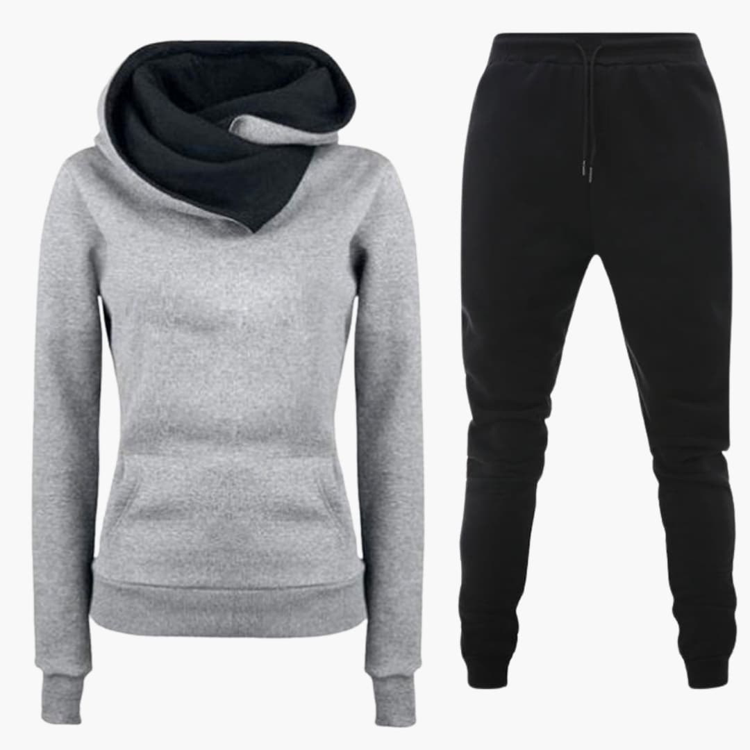 Women's pullover hoodie and jogger set with pockets, relaxed athleisure two-piece matching outfit