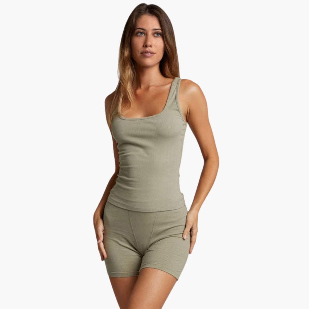 Women's loose fit yoga sports set sleeveless ribbed top matching shorts elastic waistband