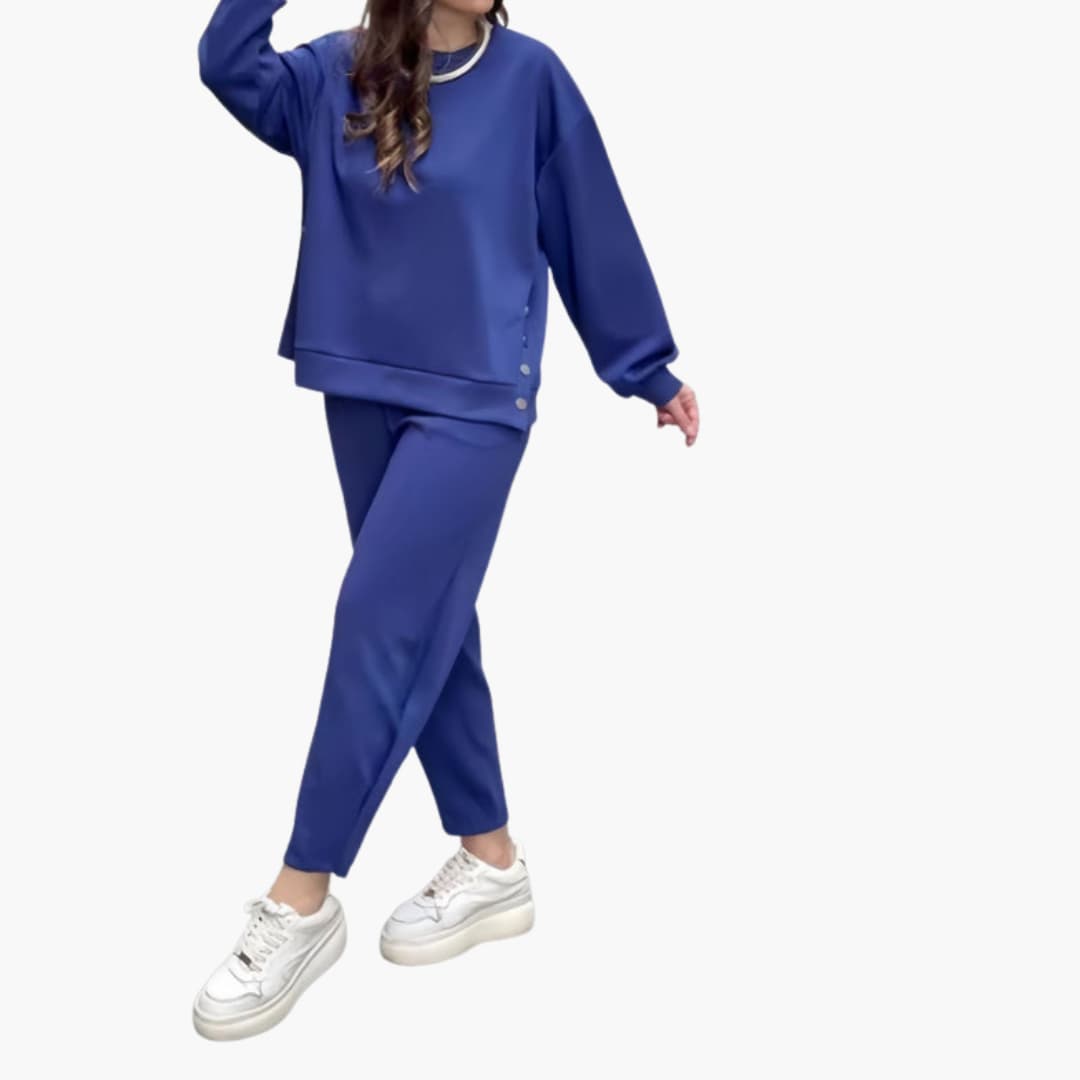 Women's two-piece sports set in loose fit with short-sleeve top featuring decorative button details