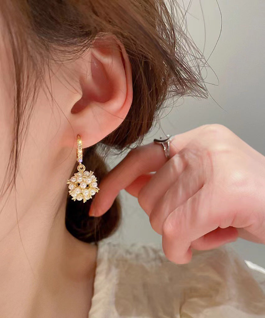 Boucles d'oreilles pendantes tendance en or, cuivre et zircons sphériques - Urbann-Vibe
