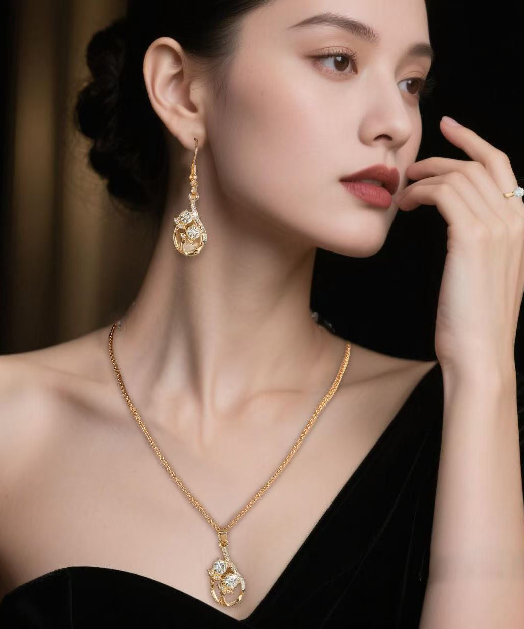 Ensemble de trois boucles d'oreilles pendantes, bagues et collier pendentif en zircon doré tendance - Urbann-Vibe