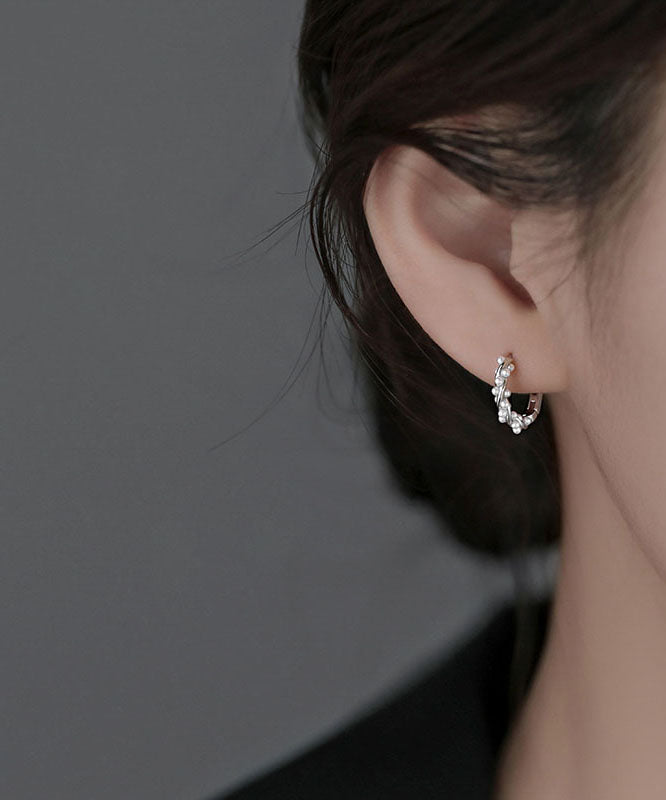 Boucles d'oreilles puces en soie, argent sterling et perles - Urbann-Vibe