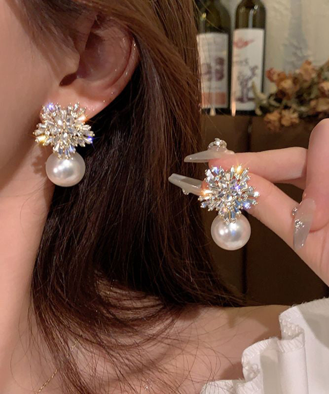 Boucles d'oreilles à tige en alliage blanc avec perles et flocons de neige en zircon - Urbann-Vibe