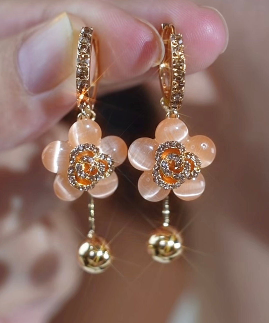 Boucles d'oreilles pendantes florales en alliage d'or fin et pierre œil de chat en zircon - Urbann-Vibe
