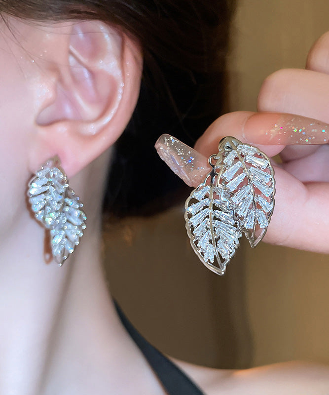 Boucles d'oreilles à tige en cuivre et zircon creux en forme de feuille - Urbann-Vibe