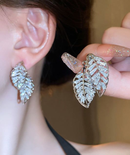 Boucles d'oreilles à tige en cuivre et zircon creux en forme de feuille - Urbann-Vibe